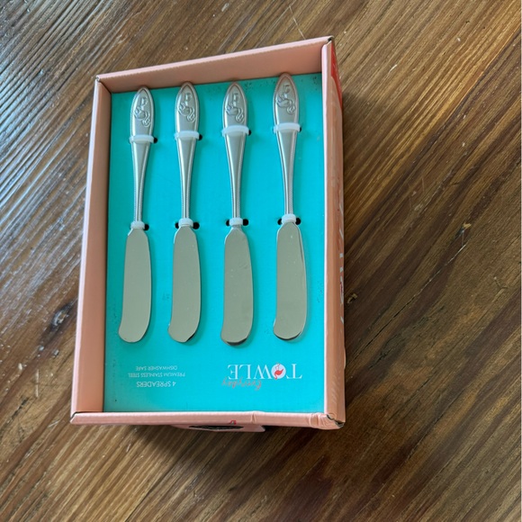Set of Towle Everyday Spreaders - New in box - Picture 2 of 7